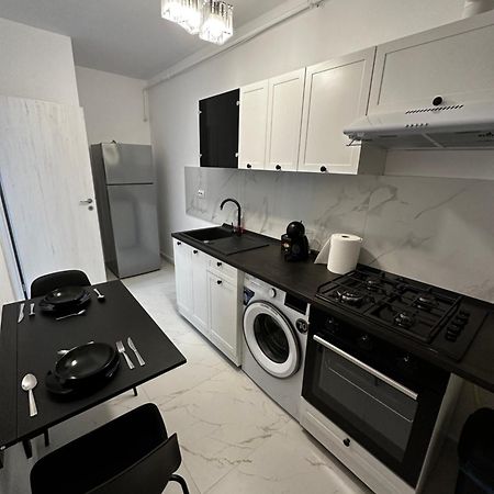 Stylish Apartment Militari - Parking Spot Chiajna ภายนอก รูปภาพ